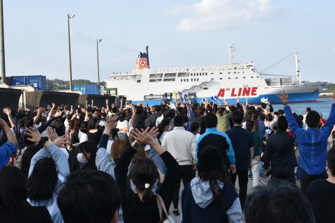 港で見送り